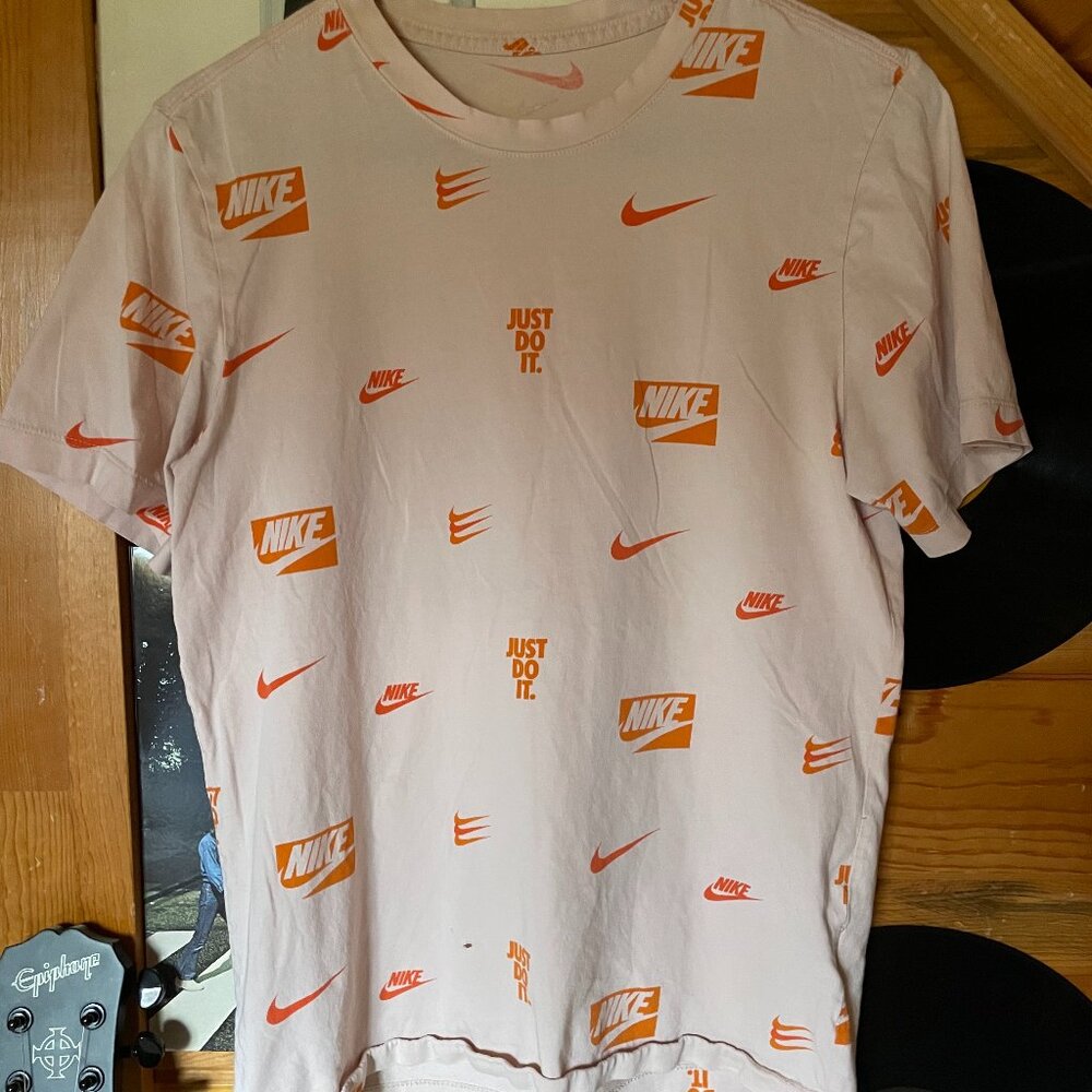 NIKE Peach Coral Short Sleeve T-Shirt Size Small